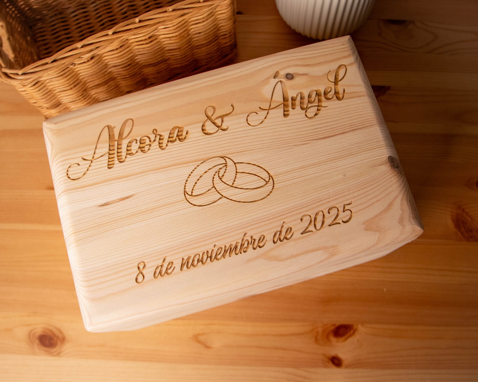 Caja con copas cava personalizadas