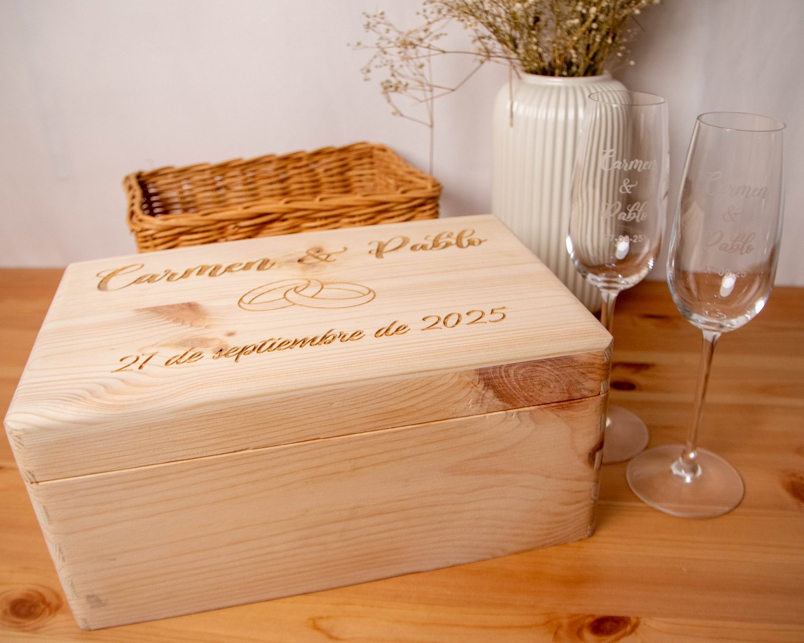 Caja con copas cava personalizadas